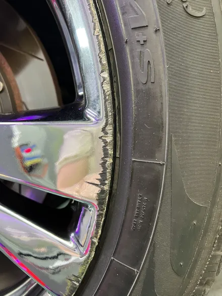 대구 휠복원 대구 휠도색 대구 휠수리 타이어 전문 휠플레이[기아 카니발 20인치 고스트크롬 휠도색 작업입니다.] / 대구 서구 평리동