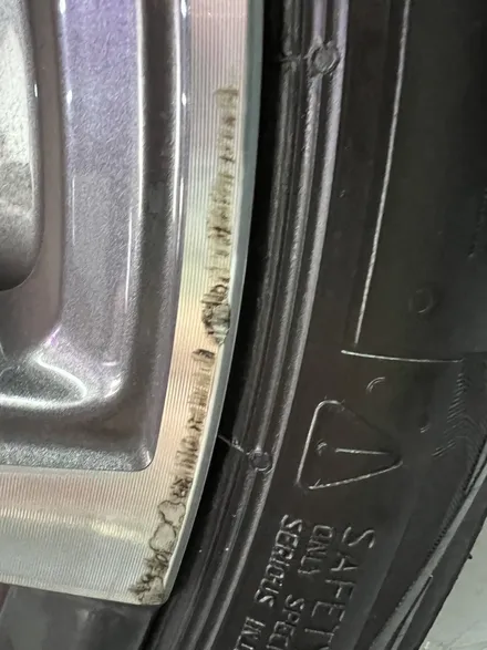 대구 휠복원 대구 휠도색 대구 휠수리 타이어 전문 휠플레이[BMW 118 순정 18인치 다이아몬드컷팅 휠복원 작업입니다.] / 대구 서구 평리동