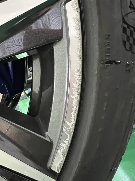 대구 휠복원 대구 휠도색 대구 자동차 휠수리 잘하는 곳 휠플레이 타이어 전문[BMW i4 순정 20인치 다이아몬드커팅 휠복원 작업입니다.] / 대구 서구 평리동
