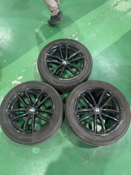 대구 휠복원 대구 휠도색 대구 자동차 휠수리 잘하는 곳 휠플레이 타이어 전문[BMW 5시리즈 순정 18인치 블랙유광 휠도색 작업입니다.] / 대구 서구 평리동