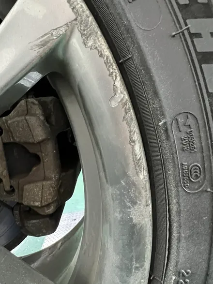 대구 휠복원 대구 휠도색 대구 자동차 휠수리 잘하는 곳 휠플레이 타이어 전문[BMW 3시리즈 순정 18인치 블랙펄유광 휠도색 작업입니다.] / 대구 서구 평리동