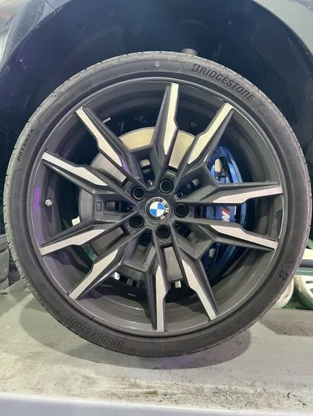 대구 휠복원 대구 휠도색 대구 자동차 휠수리 잘하는 곳 휠플레이 타이어 전문[BMW 850 순정 20인치 블랙펄유광 휠도색 작업입니다.] / 대구 서구 평리동