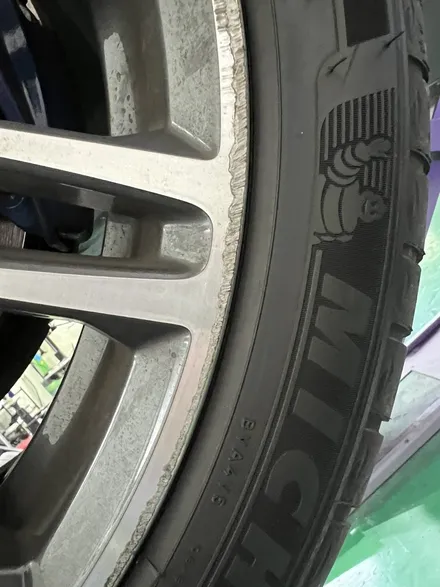 대구 휠복원 대구 휠도색 대구 자동차 휠수리 잘하는 곳 휠플레이 타이어 전문[BMW 5시리즈 순정 19인치 블랙펄유광 휠도색 작업입니다.] / 대구 서구 평리동