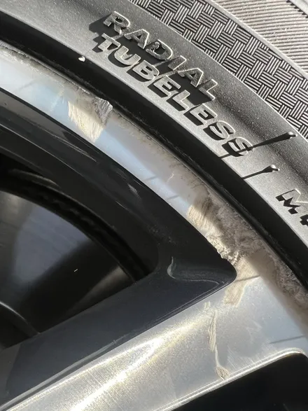대구 휠복원 대구 휠도색 대구 자동차 휠수리 잘하는 곳 휠플레이 타이어 전문[BMW 6 GT 순정 20인치 블랙펄유광 휠도색 작업입니다.] / 대구 서구 평리동