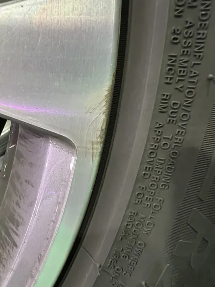 대구 휠복원 대구 휠도색 대구 자동차 휠수리 잘하는 곳 휠플레이 타이어 전문 [BMW X5 순정 20인치 블랙유광 휠도색 작업입니다.] / 대구 서구 평리동