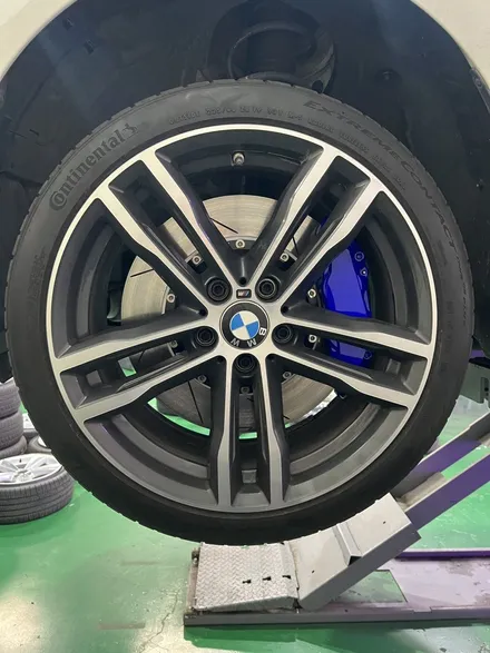 대구 휠복원 대구 휠도색 대구 자동차 휠수리 잘하는 곳 휠플레이 타이어 전문[BMW 4시리즈 순정 19인치 블랙유광 휠도색 작업입니다.] / 대구 서구 평리동