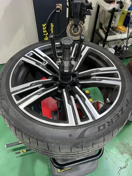대구 휠복원 대구 휠도색 대구 자동차 휠수리 잘하는 곳 휠플레이 타이어 전문[BMW i7 순정 21인치 다이아몬드커팅 휠복원 작업입니다.] / 대구 서구 평리동