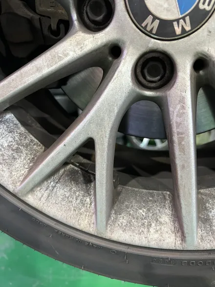 대구 휠복원 대구 휠도색 대구 자동차 휠수리 잘하는 곳 휠플레이 타이어 전문[BMW 1시리즈 순정 17인치 블랙펄유광 휠도색 작업입니다.] 대구 휠복원 성지 / 대구 서구 평리동