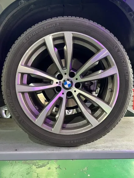 대구 휠복원 대구 휠도색 대구 자동차 휠수리 잘하는 곳 휠플레이 타이어 전문[BMW X6 순정 20인치 블랙펄유광 휠도색 작업입니다.] / 대구 서구 평리동