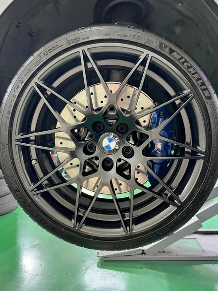 대구 휠복원 대구 휠도색 대구 휠수리 타이어 전문 휠플레이[BMW M3 순정 20인치 반무광 고스트크롬 휠도색 작업입니다.] / 대구 서구 평리동