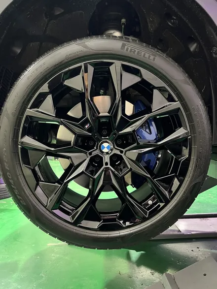 대구 휠복원 대구 휠도색 대구 자동차 휠수리 잘하는 곳 휠플레이 타이어 전문[BMW X7 순정 22인치 블랙유광 휠도색 작업입니다.] / 대구 서구 평리동