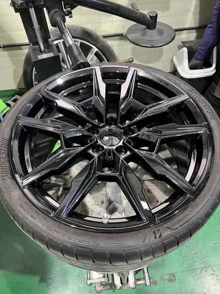 대구 휠복원 대구 휠도색 대구 자동차 휠수리 잘하는 곳 휠플레이 타이어 전문[BMW 850 순정 20인치 블랙펄유광 휠도색 작업입니다.] / 대구 서구 평리동