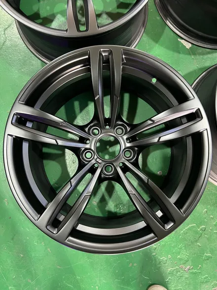 대구 휠복원 대구 휠도색 대구 자동차 휠수리 잘하는 곳 휠플레이 타이어 전문[BMW 4시리즈 순정 19인치 블랙반무광 매트블랙 휠도색 작업입니다.] / 대구 서구 평리동