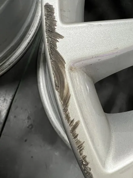 대구 휠복원 대구 휠도색 대구 자동차 휠수리 잘하는 곳 휠플레이 타이어 전문[BMW 5시리즈 순정 18인치 순정 휠복원 작업입니다.] / 대구 서구 평리동