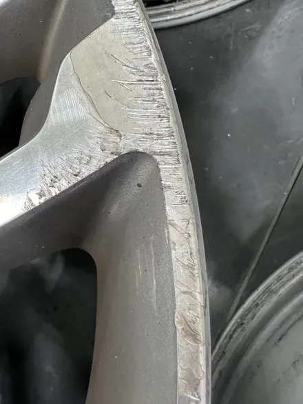 대구 휠복원 대구 휠도색 대구 자동차 휠수리 잘하는 곳 휠플레이 타이어 전문[레인지로버 스포츠 순정 21인치 다이아몬드커팅 휠복원 작업입니다.] / 대구 서구 평리동
