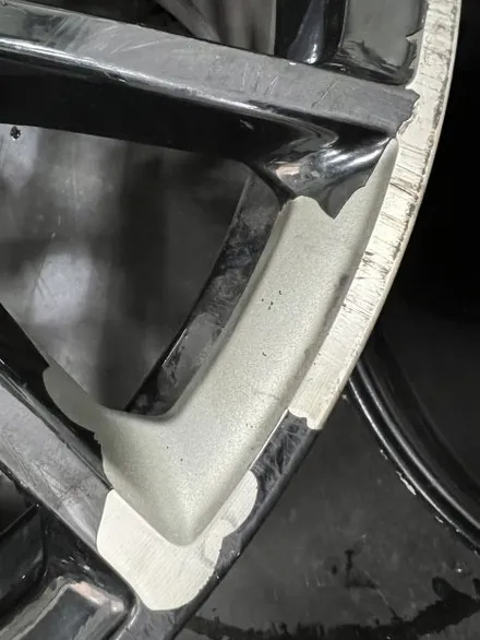대구 휠복원 대구 휠도색 대구 자동차 휠수리 잘하는 곳 휠플레이 타이어 전문[벤츠 GT43 순정 20인치 블랙유광 휠도색 작업입니다.] / 대구 서구 평리동