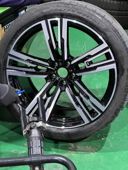 대구 휠복원 대구 휠도색 대구 자동차 휠수리 잘하는 곳 휠플레이 타이어 전문[BMW i7 순정 21인치 다이아몬드커팅 휠복원 작업입니다.] / 대구 서구 평리동