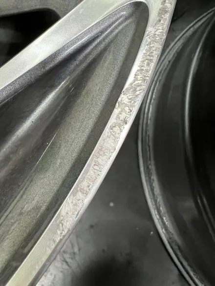 대구 휠복원 대구 휠도색 대구 자동차 휠수리 잘하는 곳 휠플레이 타이어 전문[제네시스 G90 순정 20인치 다이아몬드커팅 휠복원 작업입니다.] 대구 휠복원 성지 / 대구 서구 평리동
