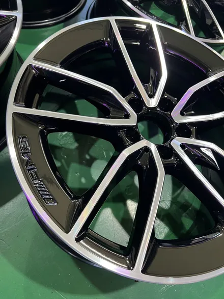 대구 휠복원 대구 휠도색 대구 자동차 휠수리 잘하는 곳 휠플레이 타이어 전문[벤츠 C43 AMG 순정 19인치 블랙커팅 커스텀 작업입니다.] / 대구 서구 평리동