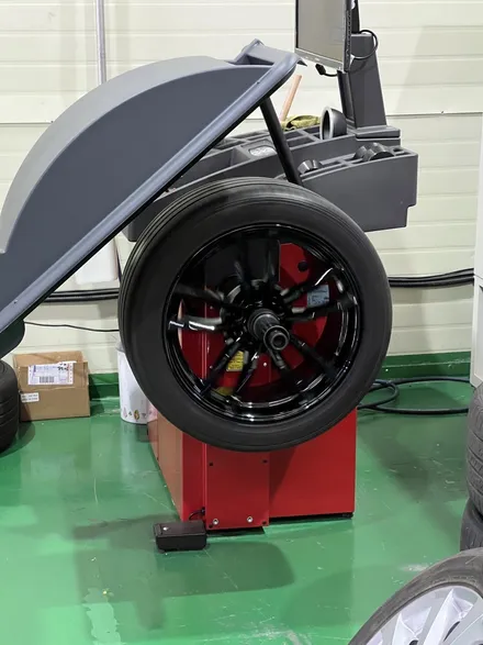 대구 휠복원 대구 휠도색 대구 휠수리 타이어 전문 휠플레이[BMW 5시리즈 순정 18인치 블랙고스트크롬 휠도색 작업입니다.] / 대구 서구 평리동