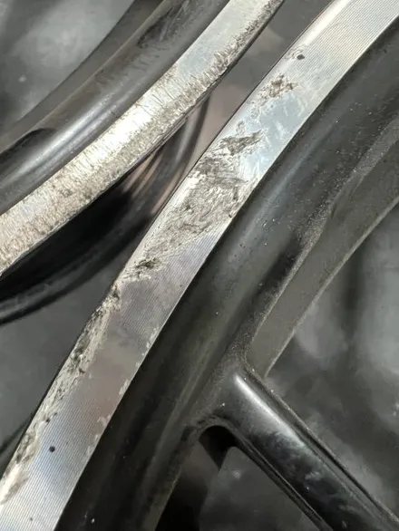 대구 휠복원 대구 휠도색 대구 휠수리 잘하는 곳 타이어 전문 휠플레이[BMW 5시리즈 순정 19인치 다이아몬드커팅 휠복원 작업입니다.] / 대구 서구 평리동