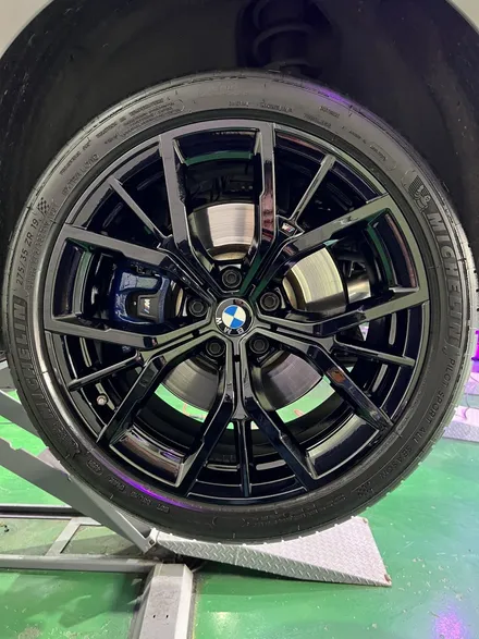 대구 휠복원 대구 휠도색 대구 자동차 휠수리 잘하는 곳 휠플레이 타이어 전문[BMW 5시리즈 순정 19인치 블랙펄유광 휠도색 작업입니다.] / 대구 서구 평리동