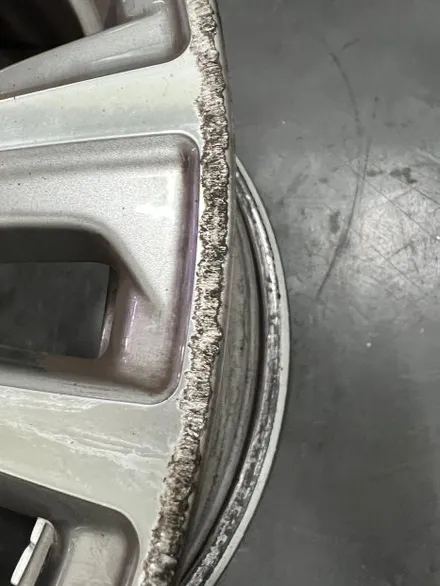 대구 휠복원 대구 휠도색 대구 자동차 휠수리 잘하는 곳 휠플레이 타이어 전문[BMW 4시리즈 순정 19인치 블랙펄유광 휠도색 작업입니다.] / 대구 서구 평리동