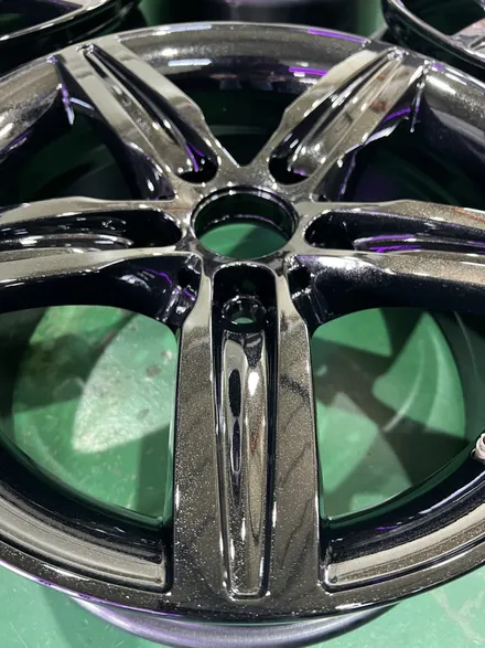 대구 휠복원 대구 휠도색 대구 자동차 휠수리 잘하는 곳 휠플레이 타이어 전문[BMW 1시리즈 순정 17인치 블랙펄유광 휠도색 작업입니다.] / 대구 서구 평리동