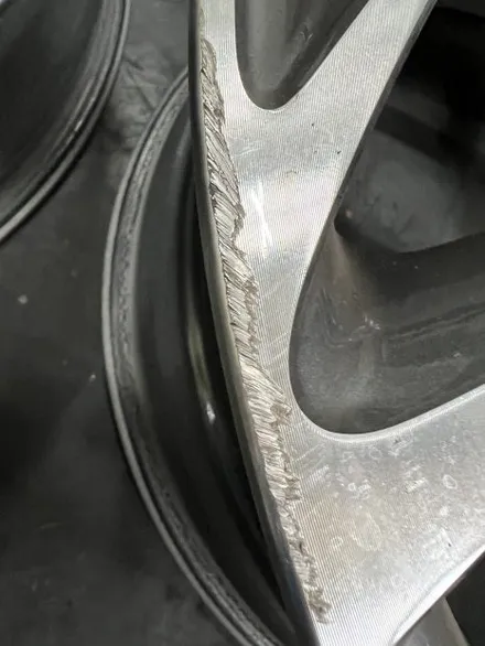 대구 휠복원 대구 휠도색 대구 자동차 휠수리 잘하는 곳 휠플레이 타이어 전문[제네시스 G90 순정 20인치 다이아몬드커팅 휠복원 작업입니다.] 대구 휠복원 성지 / 대구 서구 평리동