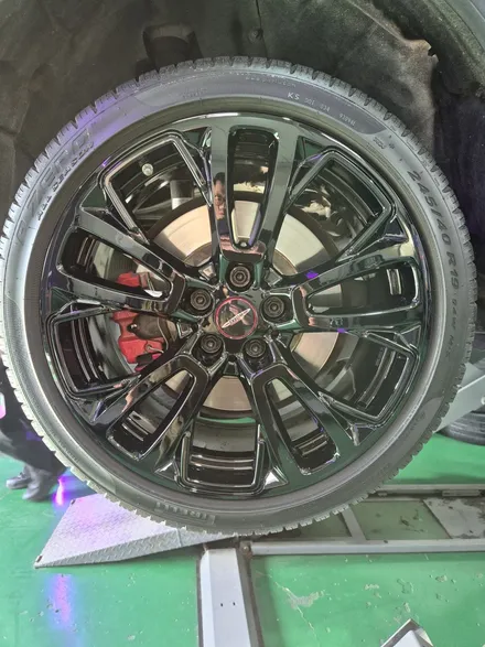 대구 휠복원 대구 휠도색 전문 휠플레이[BMW 미니쿠퍼 컨트리맨 순정 19인치 블랙유광 휠도색 작업입니다.] / 대구 서구 평리동