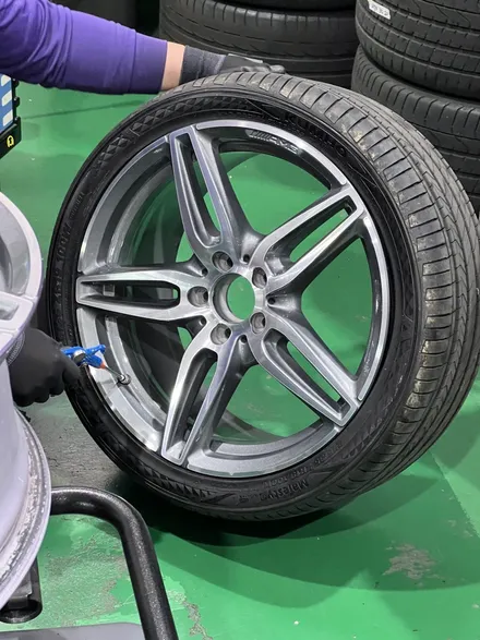 대구 휠복원 대구 휠도색 대구 휠수리 피렐리타이어 전문 휠플레이[벤츠 E350 AMG 순정 19인치 다이아몬드컷팅 휠복원 작업입니다.] / 대구 서구 평리동
