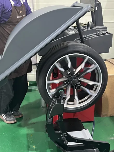 대구 휠복원 대구 휠도색 대구 휠수리 타이어 전문 휠플레이[BMW Z4 순정 19인치 다이아몬드커팅 휠복원 작업입니다.] / 대구 서구 평리동