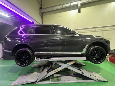 대구 휠복원 대구 휠도색 대구 자동차 휠수리 잘하는 곳 휠플레이 타이어 전문[BMW X7 순정 22인치 블랙유광 휠도색 작업입니다.] / 대구 서구 평리동