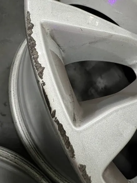 대구 휠복원 대구 휠도색 대구 자동차 휠수리 잘하는 곳 휠플레이 타이어 전문[BMW 5시리즈 순정 18인치 순정 휠복원 작업입니다.] / 대구 서구 평리동
