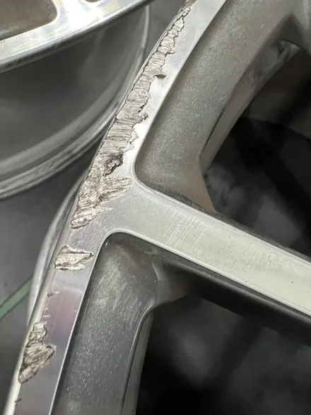 대구 휠복원 대구 휠도색 대구 자동차 휠수리 잘하는 곳 휠플레이 타이어 전문[벤츠 AMG GT43 순정 20인치 블랙펄유광 휠도색 작업입니다.] / 대구 서구 평리동