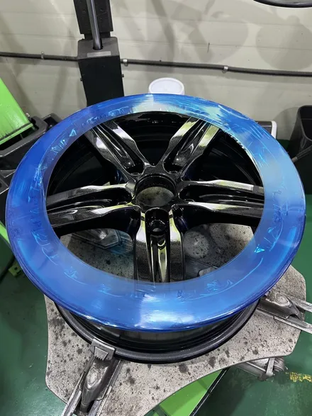대구 휠복원 대구 휠도색 대구 자동차 휠수리 잘하는 곳 휠플레이 타이어 전문[BMW 1시리즈 순정 17인치 블랙펄유광 휠도색 작업입니다.] / 대구 서구 평리동
