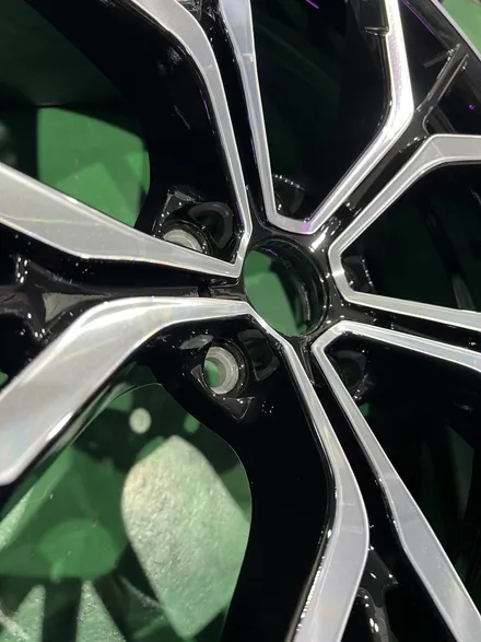 대구 휠복원 대구 휠도색 대구 자동차 휠수리 잘하는 곳 휠플레이 타이어 전문[BMW G30 5시리즈 순정 19인치 다이아몬드커팅 휠커스텀 작업입니다.] / 대구 서구 평리동