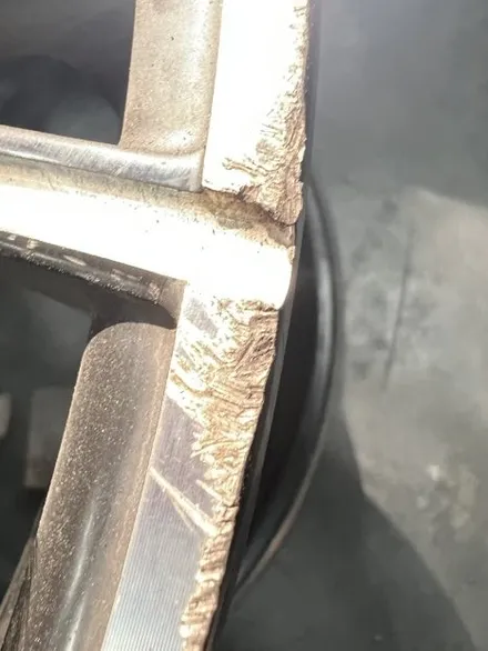 대구 휠복원 대구 휠도색 대구 휠수리 잘하는 곳 타이어 전문 휠플레이[BMW 5시리즈 순정 19인치 다이아몬드커팅 휠복원 작업입니다.] / 대구 서구 평리동