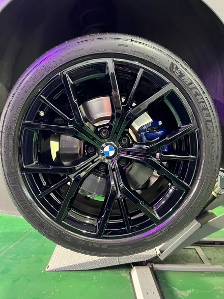 대구 휠복원 대구 휠도색 대구 자동차 휠수리 잘하는 곳 휠플레이 타이어 전문[BMW 5시리즈 순정 19인치 블랙펄유광 휠도색 작업입니다.] / 대구 서구 평리동