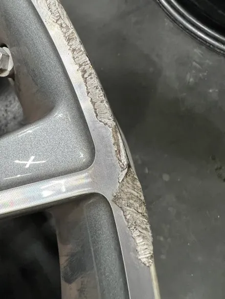 대구 휠복원 대구 휠도색 대구 자동차 휠수리 잘하는 곳 휠플레이 타이어 전문[벤츠 S 클래스 순정 20인치 마차휠 복원 작업입니다.] / 대구 서구 평리동
