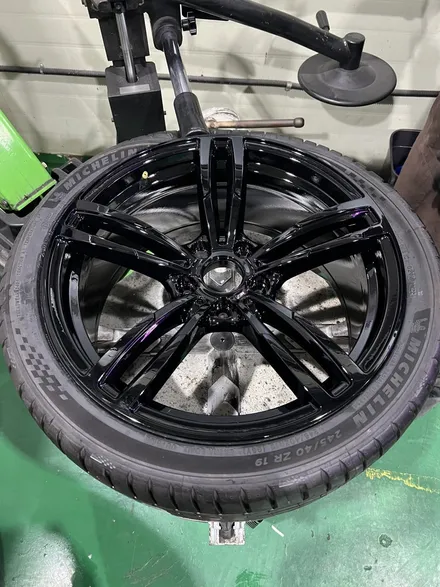 대구 휠복원 대구 휠도색 대구 자동차 휠수리 잘하는 곳 휠플레이 타이어 전문[BMW 3시리즈 순정 19인치 블랙유광 휠도색 작업입니다.] / 대구 서구 평리동