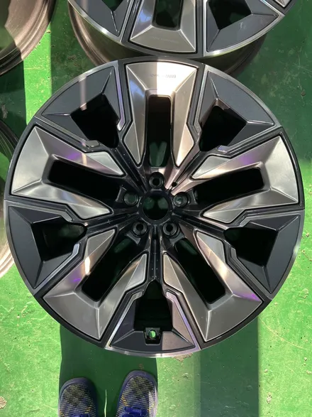 대구 휠복원 대구 휠도색 대구 자동차 휠수리 잘하는 곳 휠플레이 타이어 전문[BMW I7 7시리즈 순정 21인치 다이아몬드커팅 휠복원 작업입니다.] / 대구 서구 평리동