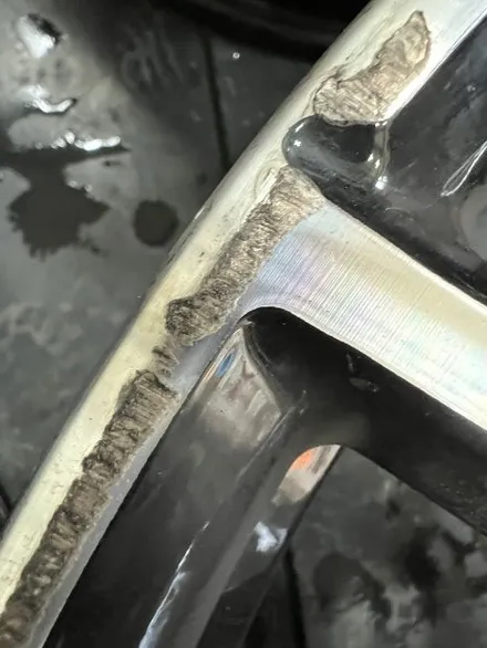 대구 휠복원 대구 휠도색 대구 자동차 휠수리 잘하는 곳 휠플레이 타이어 전문[BMW 320 투어링 순정 19인치 다이아몬드커팅 휠복원 작업입니다.] / 대구 서구 평리동