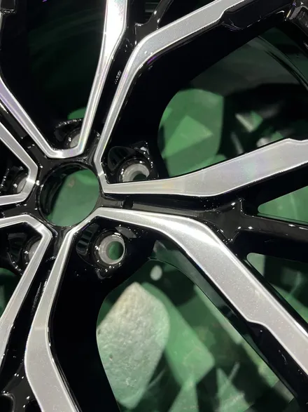 대구 휠복원 대구 휠도색 대구 자동차 휠수리 잘하는 곳 휠플레이 타이어 전문[BMW G30 5시리즈 순정 19인치 다이아몬드커팅 휠커스텀 작업입니다.] / 대구 서구 평리동