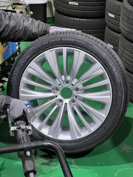 대구 휠복원 대구 휠도색 대구 휠수리 타이어 전문 휠플레이[BMW GT5 순정 19인치 실버 휠도색 작업입니다.] / 대구 서구 평리동