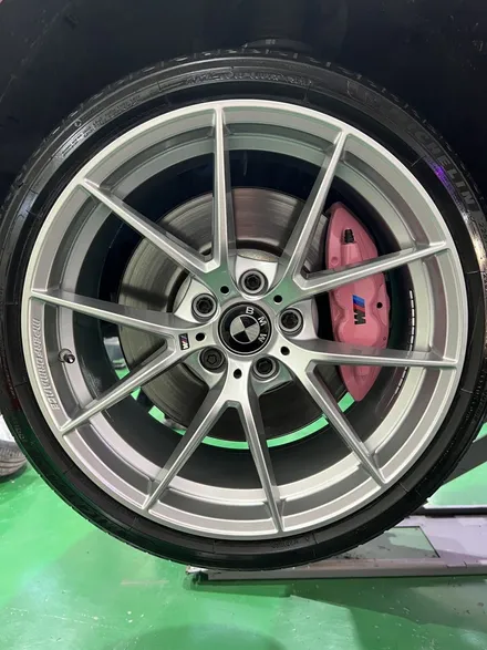 대구 휠복원 대구 휠도색 대구 휠수리 타이어 전문 휠플레이[BMW 420 쿠페 순정 19인치 실버 휠도색 작업입니다.] / 대구 서구 평리동