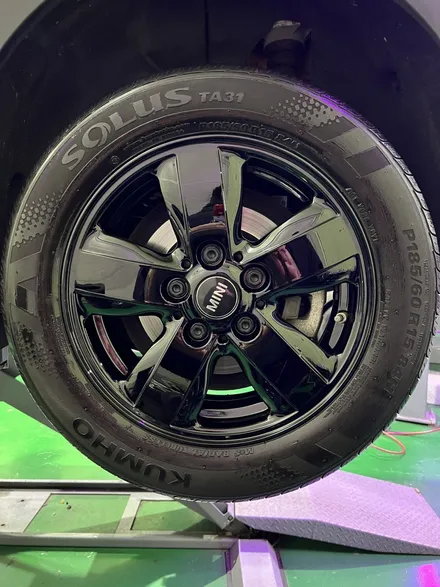 대구 휠복원 대구 휠도색 대구 휠수리 잘하는 곳 휠플레이 타이어 전문[BMW 미니 순정 15인치 블랙유광 휠도색 작업입니다.] / 대구 서구 평리동