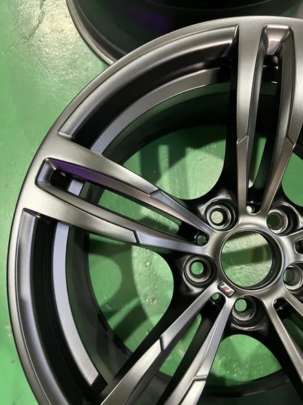 대구 휠복원 대구 휠도색 대구 자동차 휠수리 잘하는 곳 휠플레이 타이어 전문[BMW 4시리즈 순정 19인치 블랙반무광 매트블랙 휠도색 작업입니다.] / 대구 서구 평리동