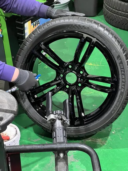 대구 휠복원 대구 휠도색 대구 자동차 휠수리 잘하는 곳 휠플레이 타이어 전문[BMW 3시리즈 순정 19인치 블랙유광 휠도색 작업입니다.] / 대구 서구 평리동