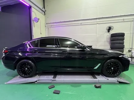 대구 휠복원 대구 휠도색 대구 자동차 휠수리 잘하는 곳 휠플레이 타이어 전문[BMW 5시리즈 순정 18인치 블랙유광 휠도색 작업입니다.] / 대구 서구 평리동